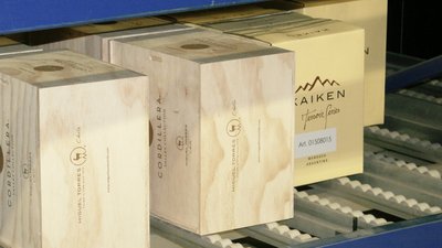 La solution de Körber combine une solution logicielle supply chain et de la robotique, avec 35 AMR, 440 racks et 5 postes de travail