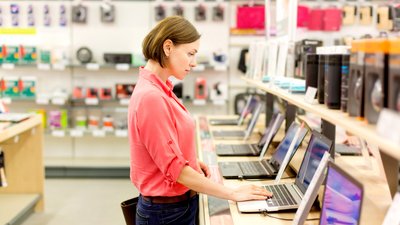 [Los clientes quieren pagar menos, recibir los artículos más rápidamente y utilizar procesos de compra y devolución sencillos