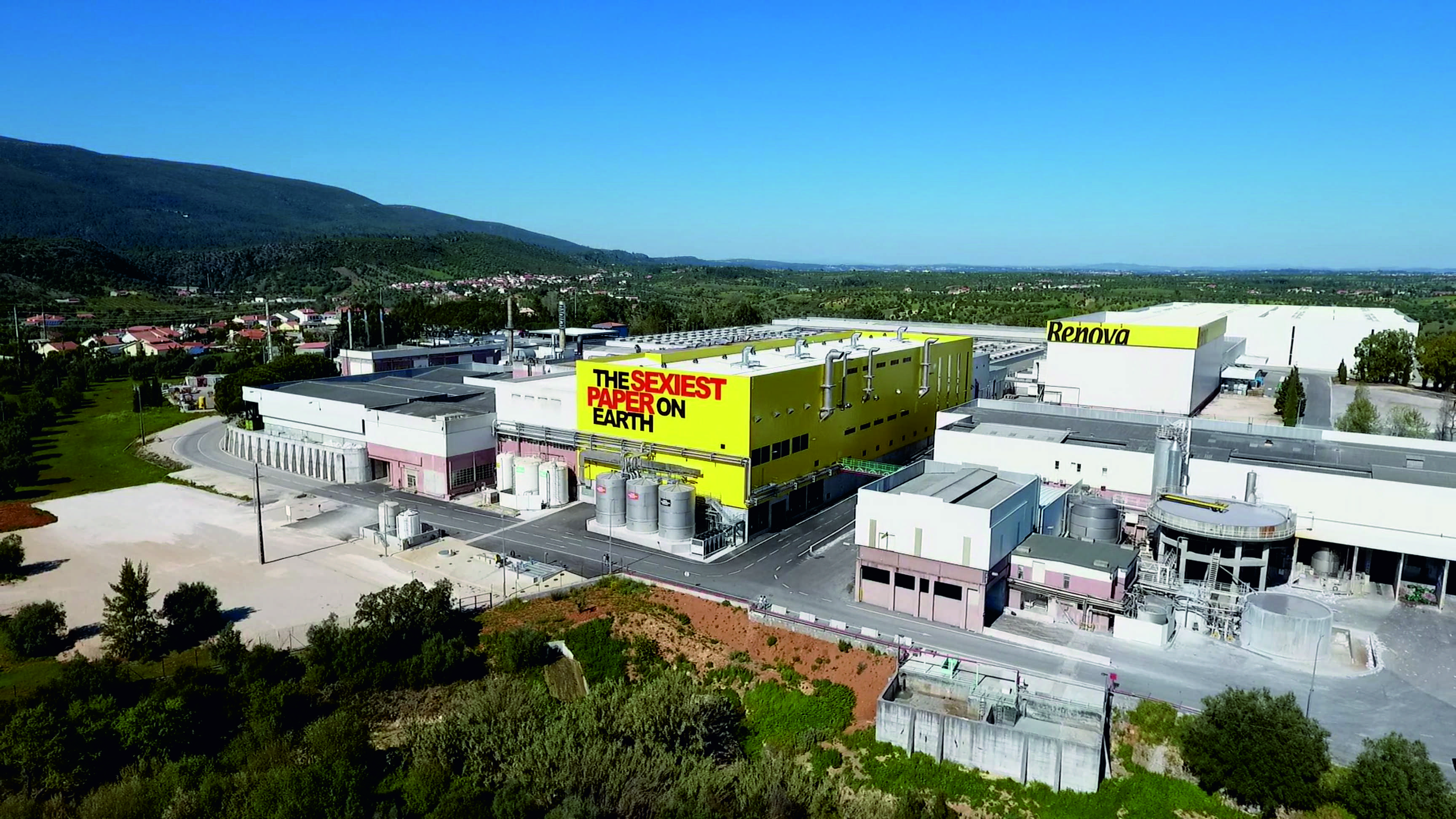 [Translate to Português:] Tissue paper company takes its finished products warehouse to the next level in Torres Novas, Portugal.